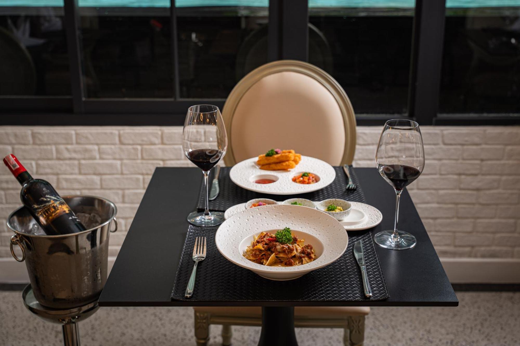 Chateau Du Village Patong 外观 照片